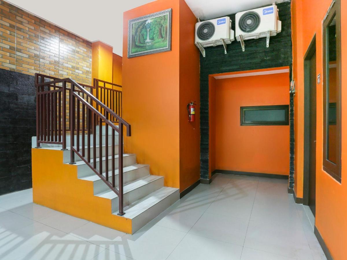 טנגרנג Oyo Life 3520 Indoniaga Palace מראה חיצוני תמונה